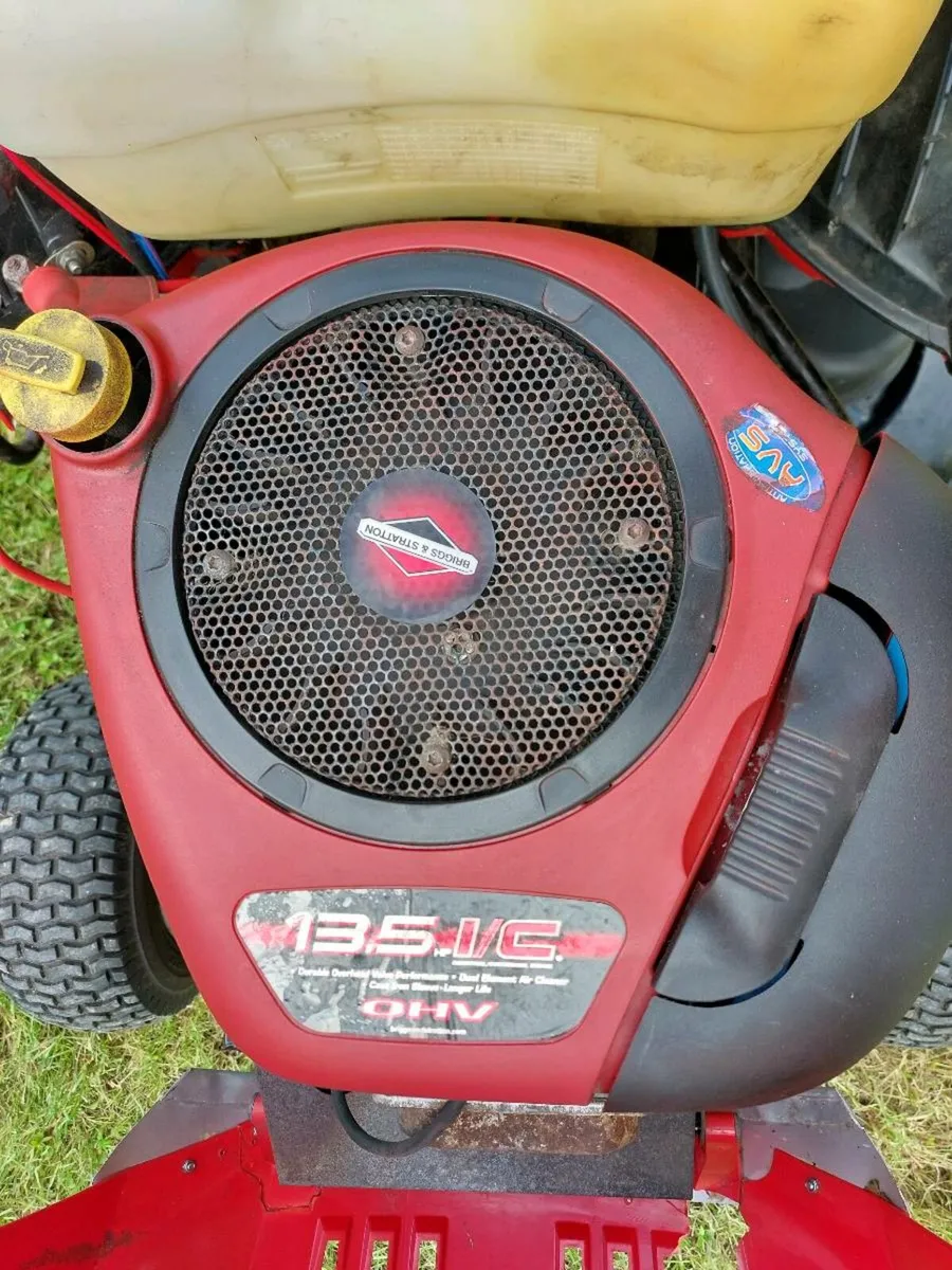 Castlegarden Ride-on Lawnmower - Image 3