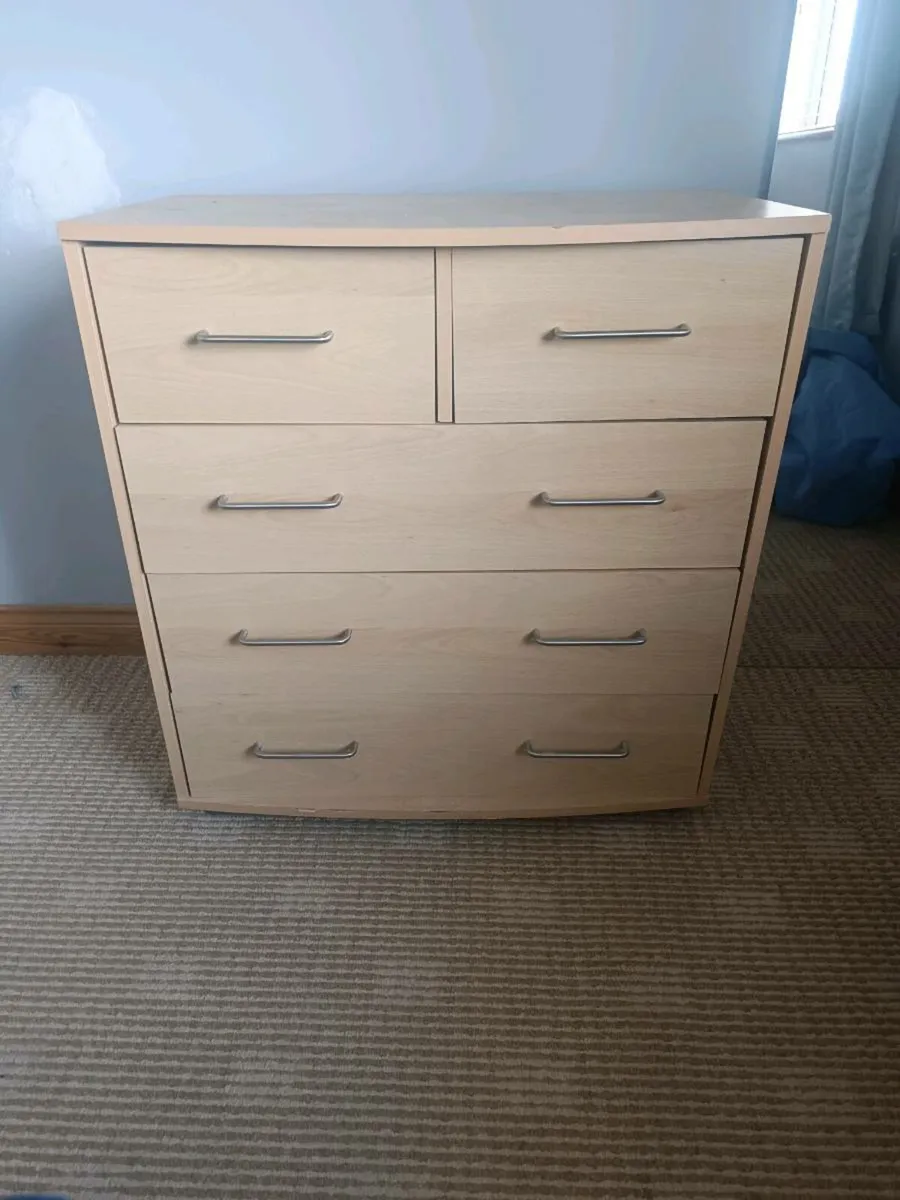 Chest of drawers