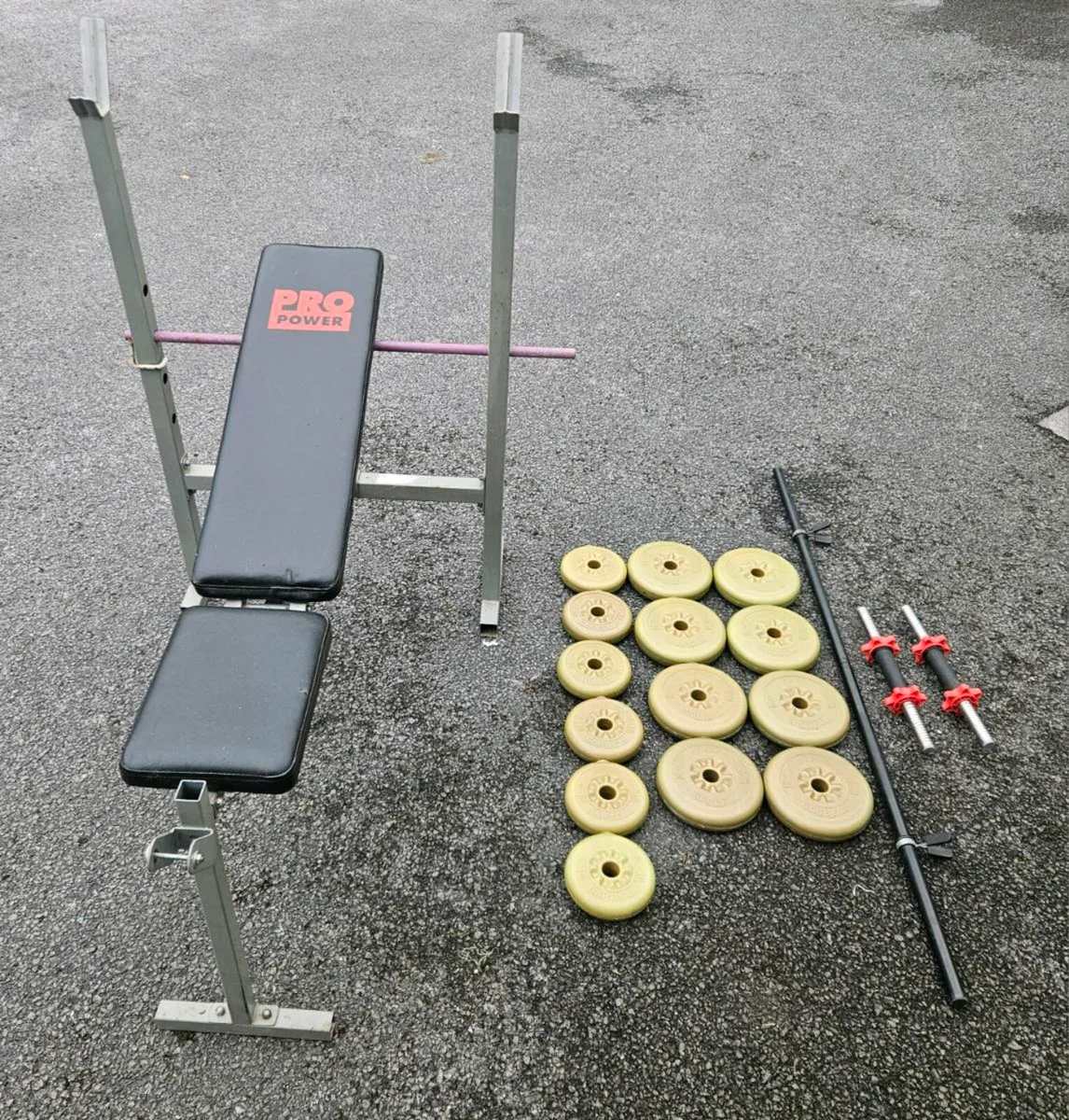Weight bench and weights. - Image 1