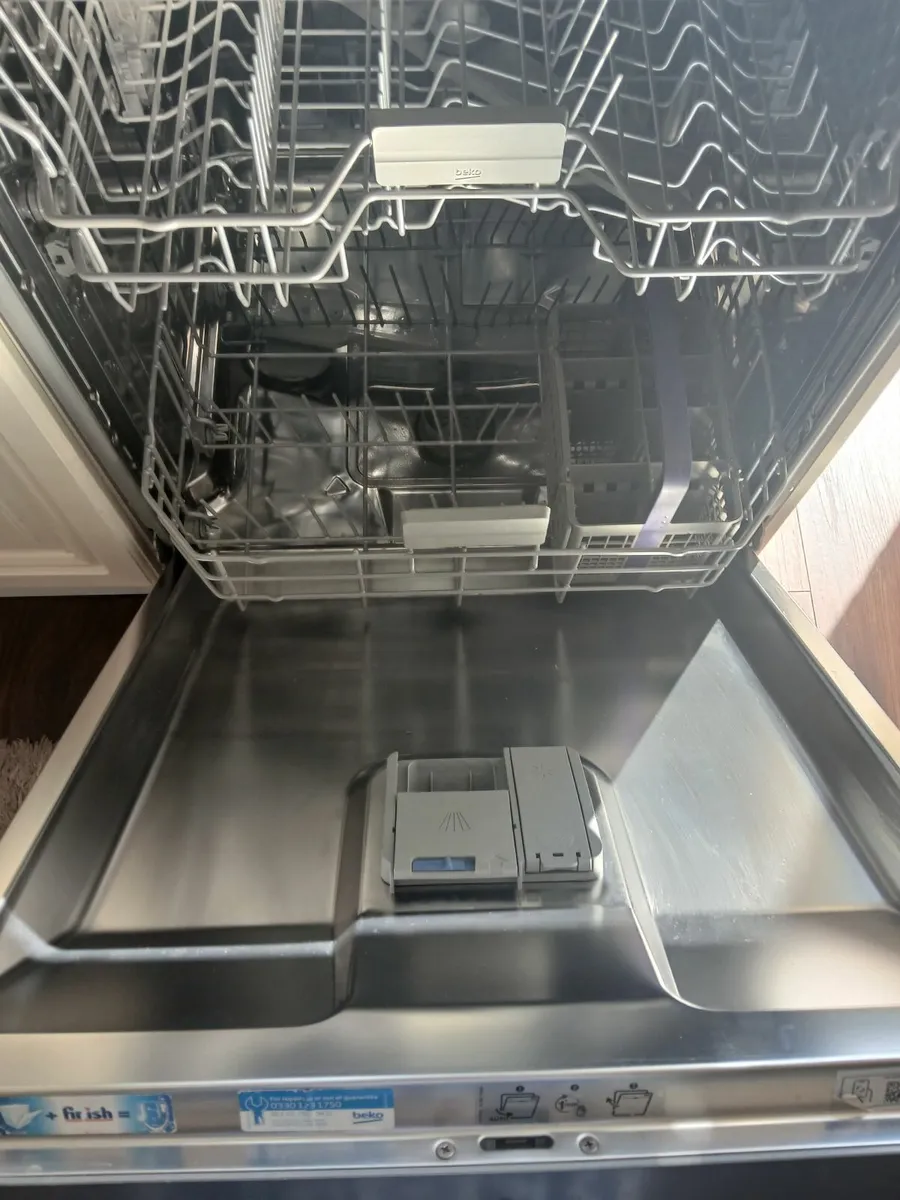 Fridge freezer &dishwasher - Image 3