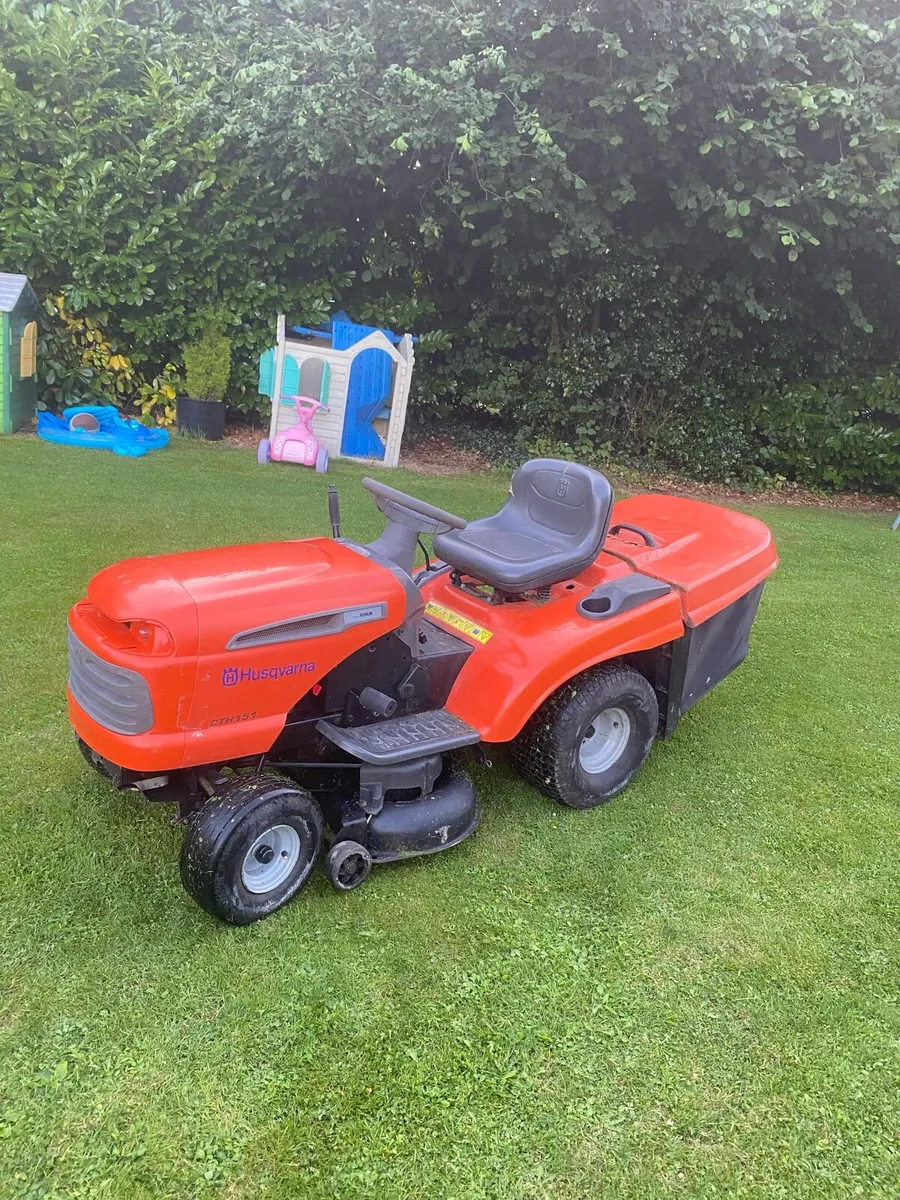 Husqvarna ride on mower cth151 - Image 1