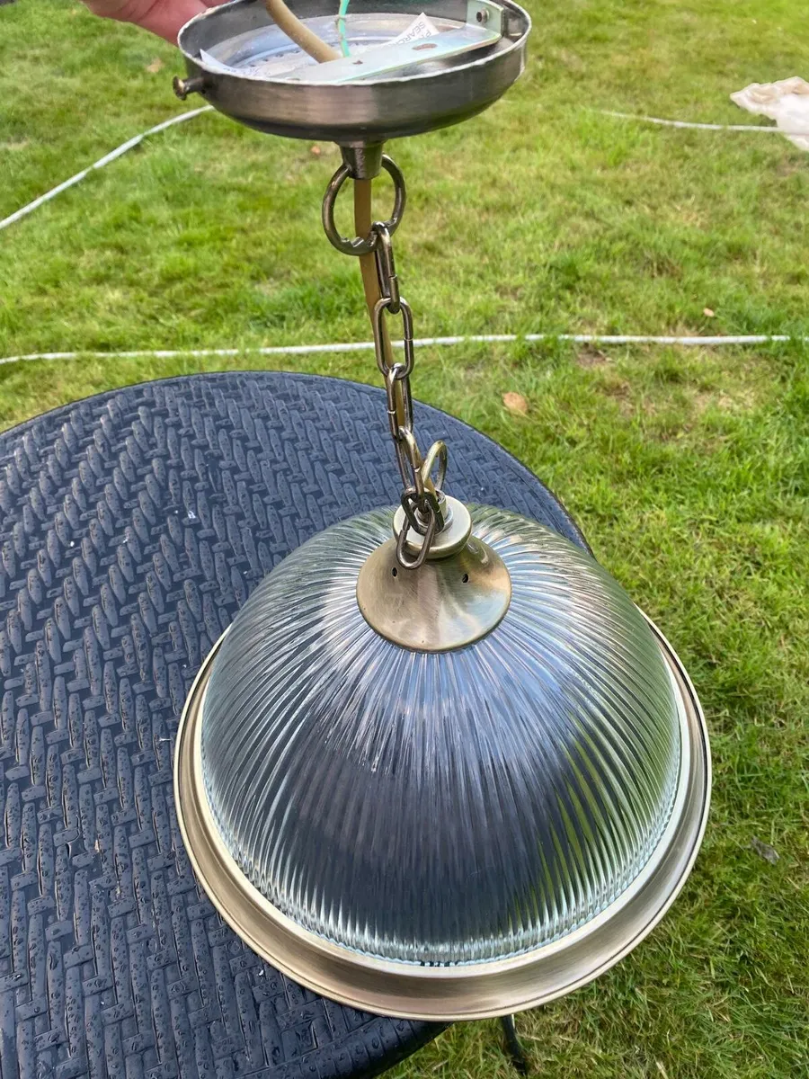 Light fixture - Image 1