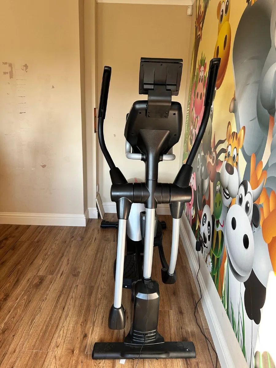 The ProForm Smart Strider 495 CSE Elliptical Cross - Image 1