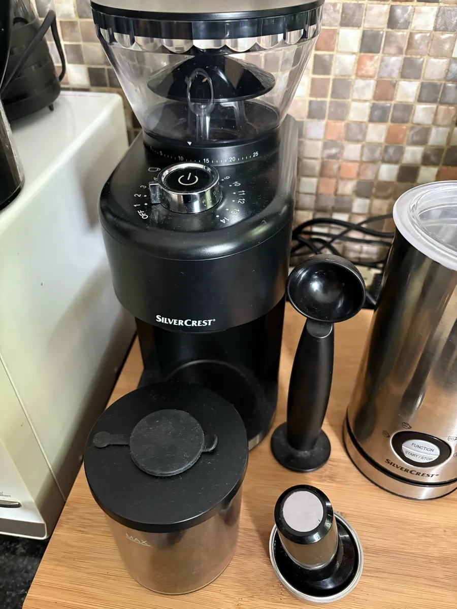 Espresso machine with accessories - Image 2