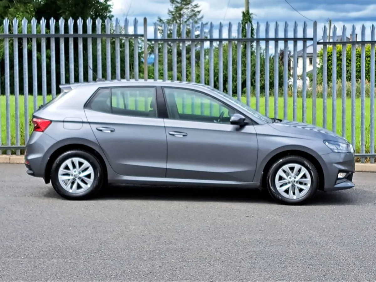 Skoda Fabia Ambition 1.0 MPI 65bhp  reversing Cam - Image 2