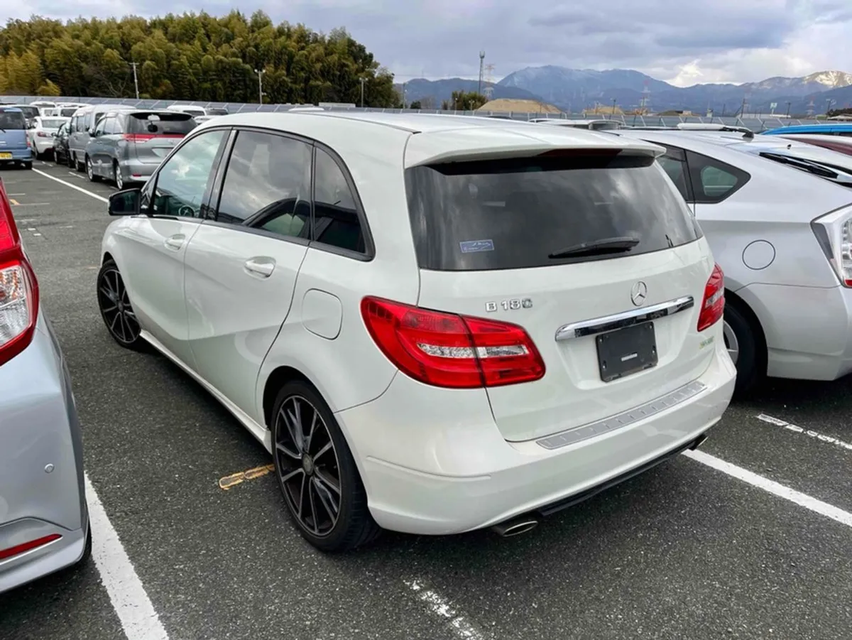 Mercedes-Benz B-Class 1.6 B180 Auto - Image 2