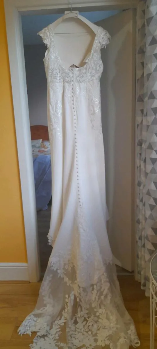 Wedding dress - Image 1