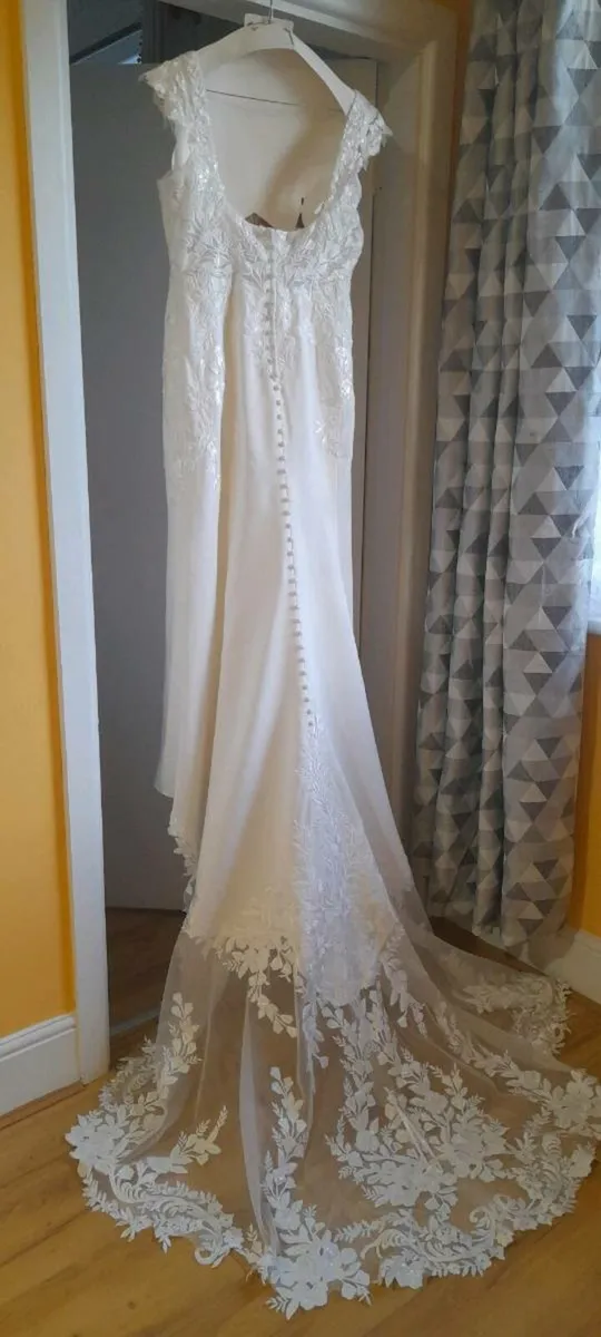 Wedding dress - Image 2