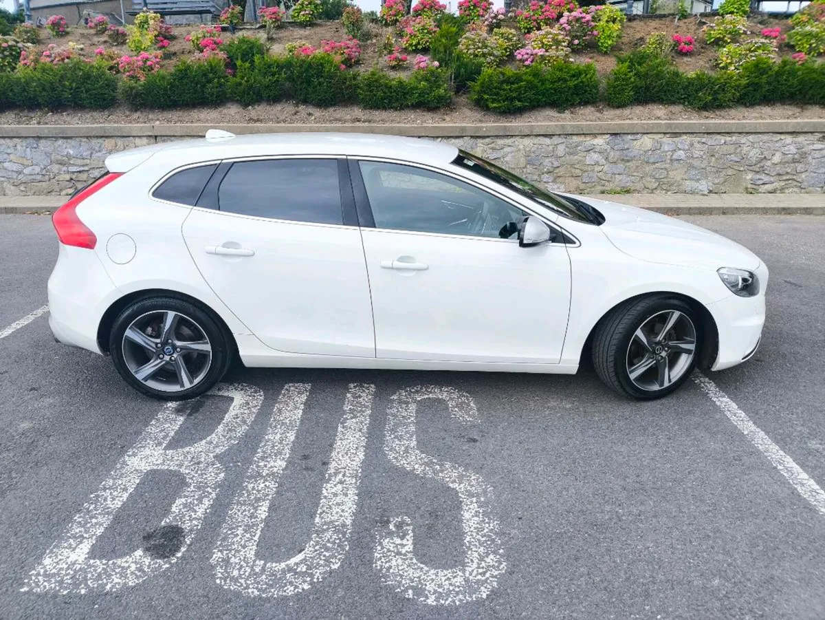 2015 Volvo V40 R-Design 1.6L Diesel 115BHP - Image 4