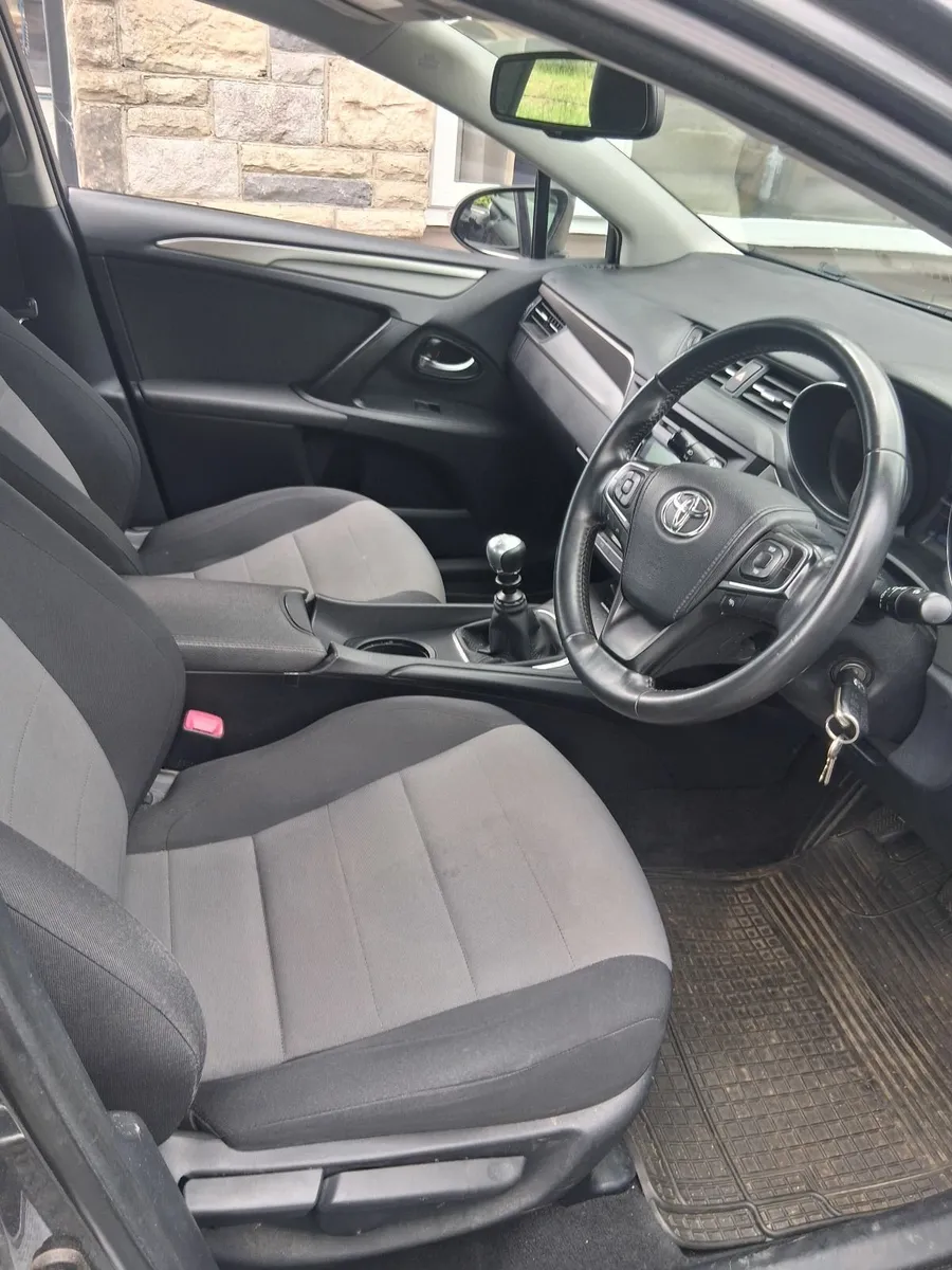 Toyota Avensis 2017 - Image 2