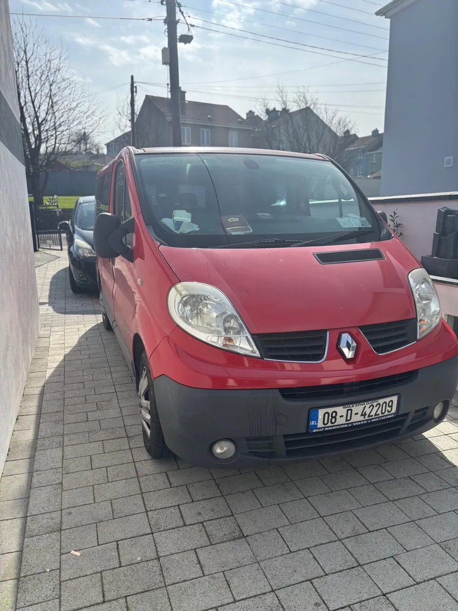 Renault trafic 9seater - Image 1