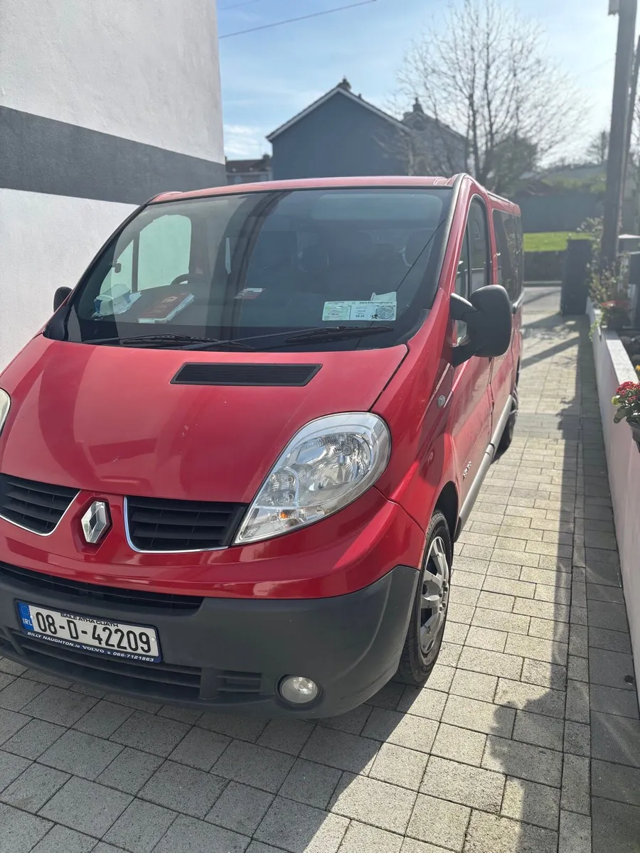 Renault trafic 9seater - Image 2