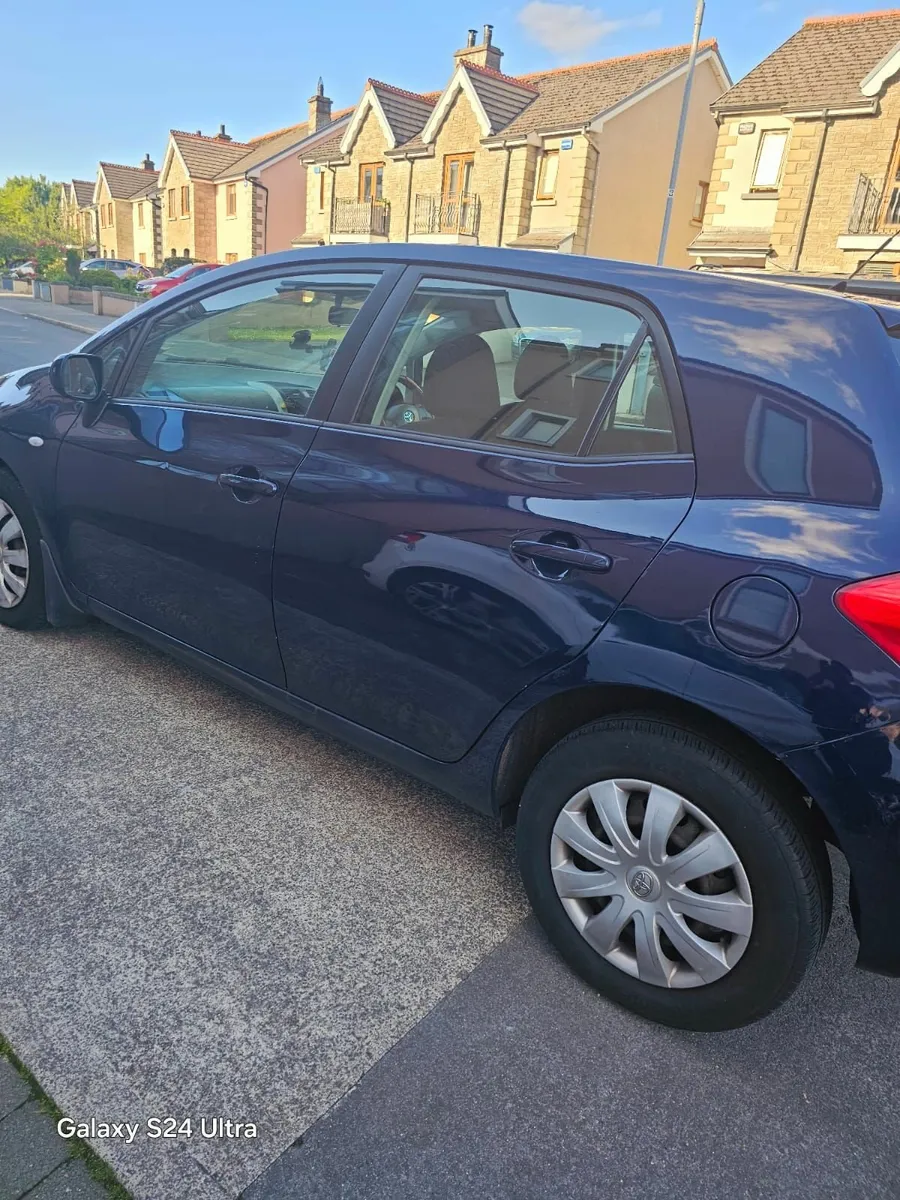 Toyota Auris 2008 - Image 2