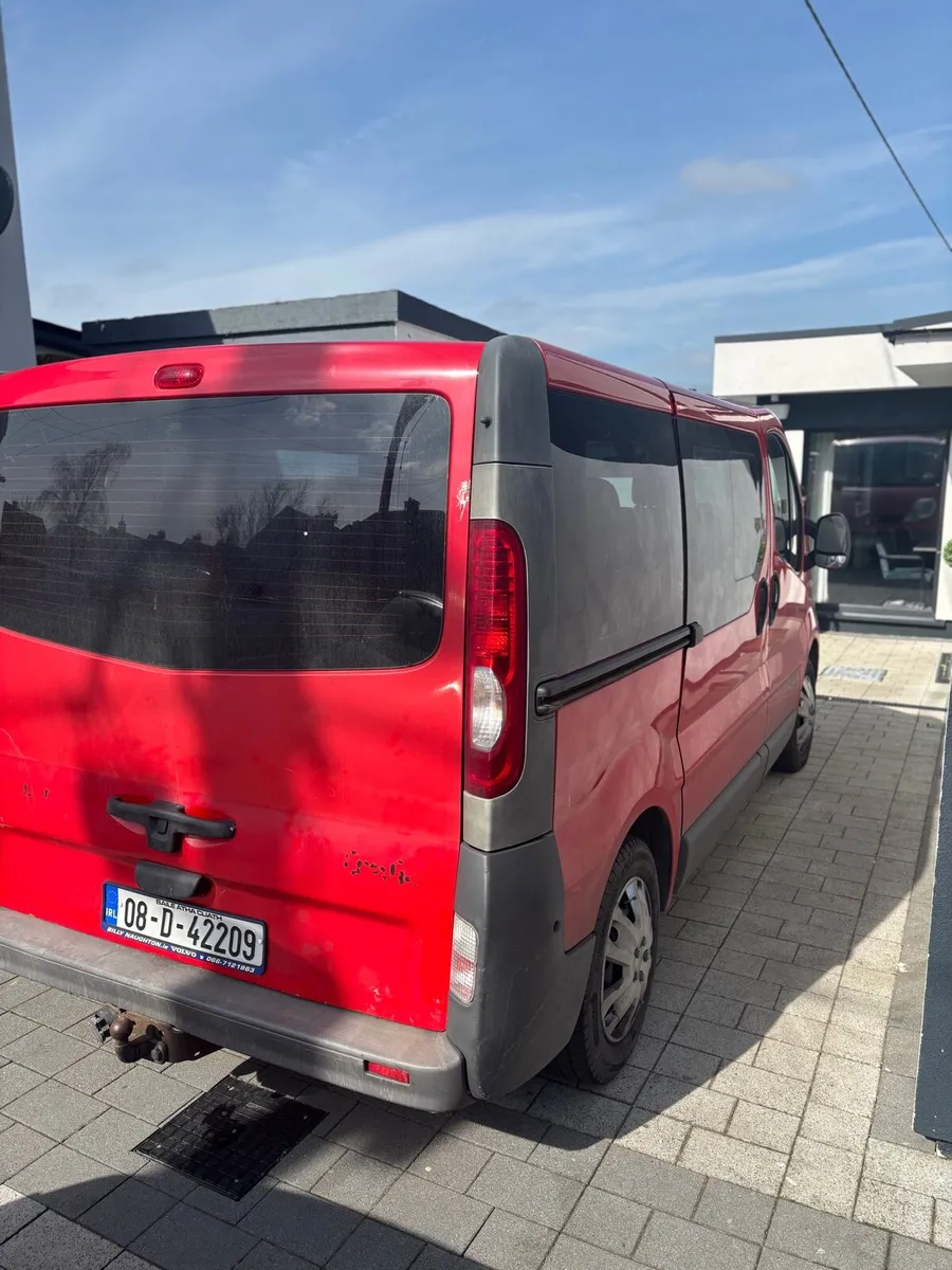 Renault trafic 9seater - Image 4