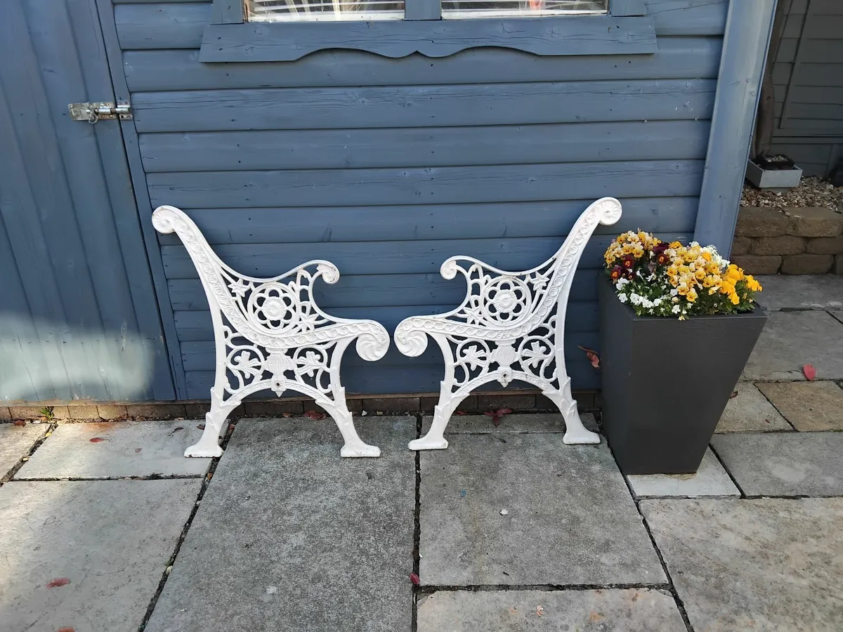 Cast iron bench ends - Image 1