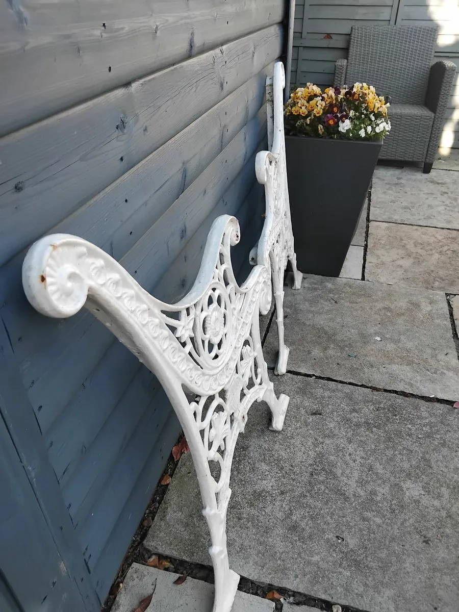 Cast iron bench ends - Image 4