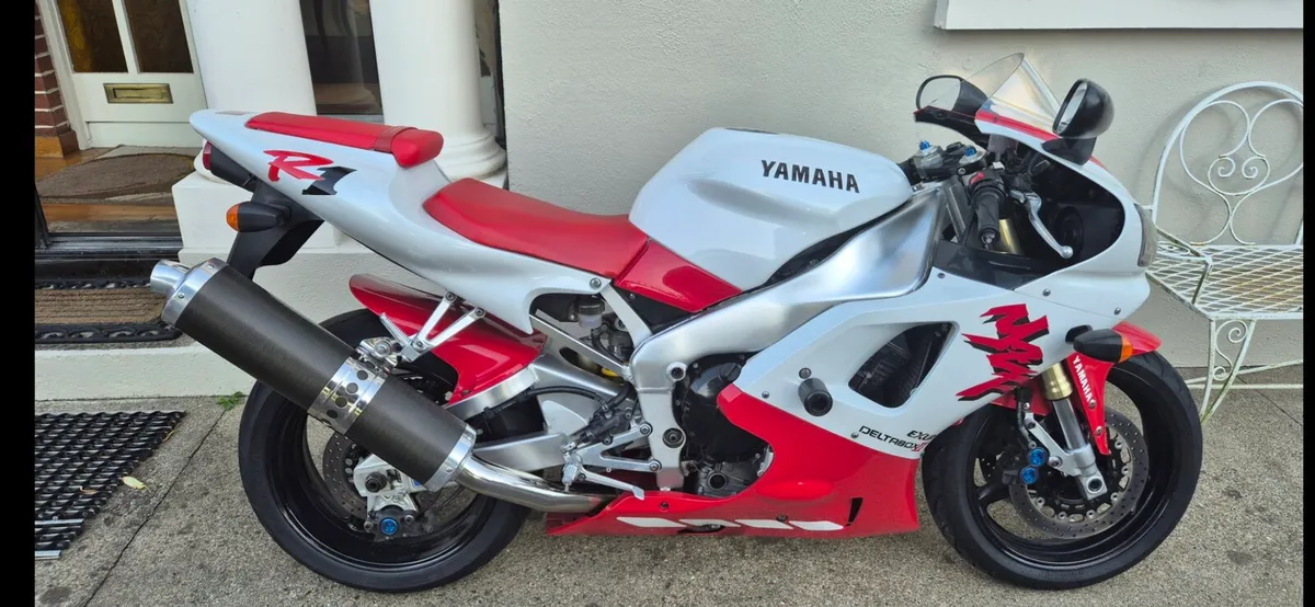 YAMAHA R1 - Image 1