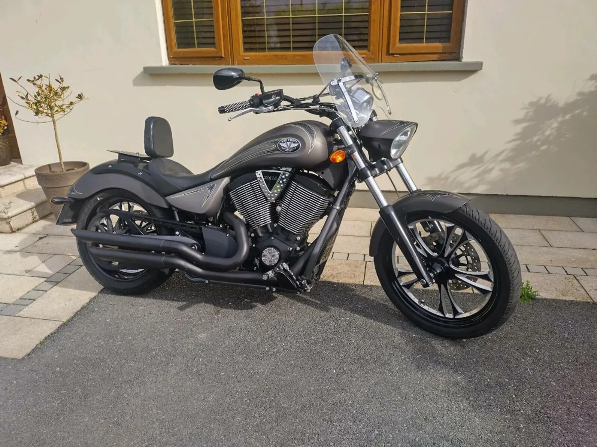 American chopper Victory Vegas 8 ball 2013 - Image 1