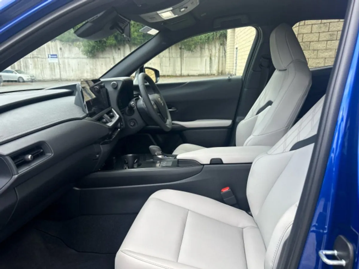 Lexus UX250h Ux300h F Sport Design - Image 2