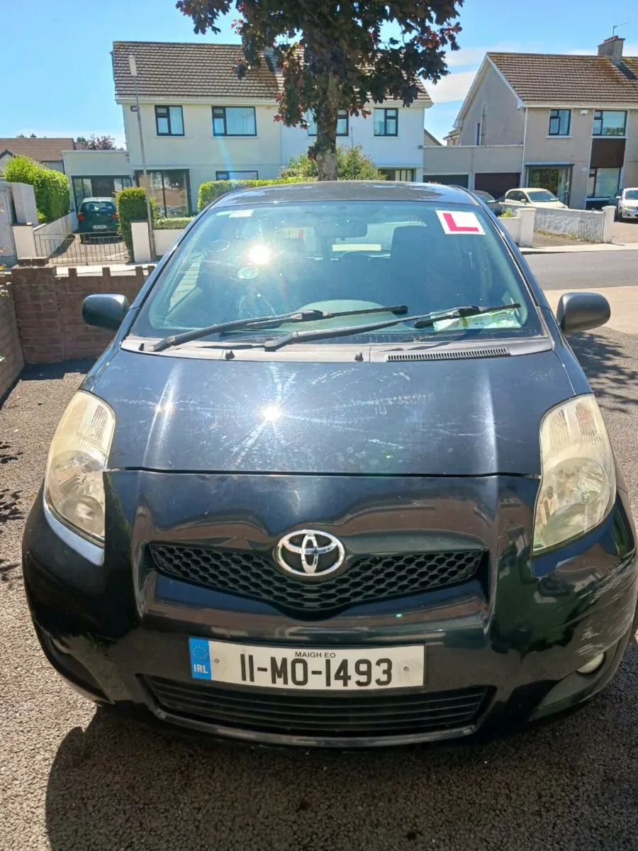 Tyoyta yaris 2011 sports - Image 1