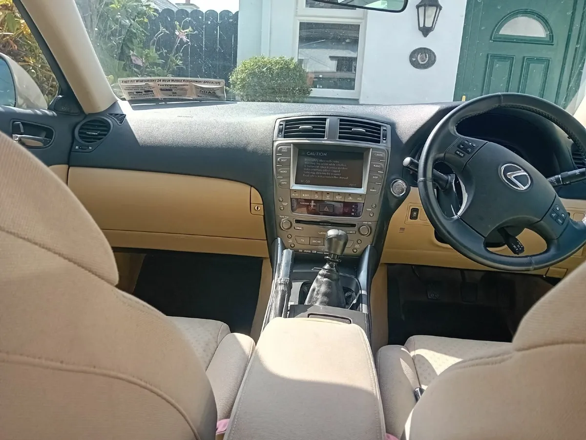 Lexus IS very low mileage, service history - Image 4