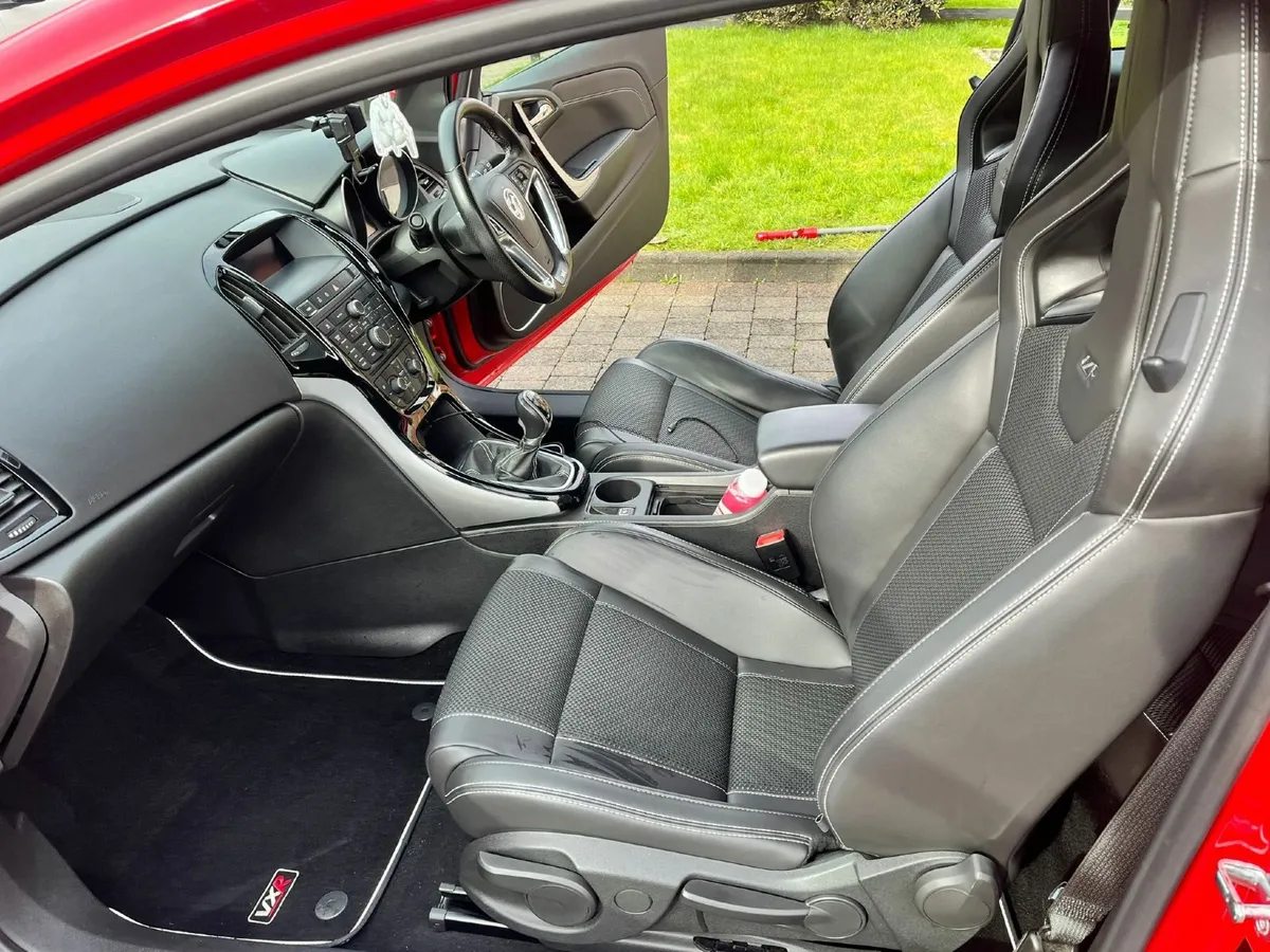 Vauxhall Astra 2013 - Image 2