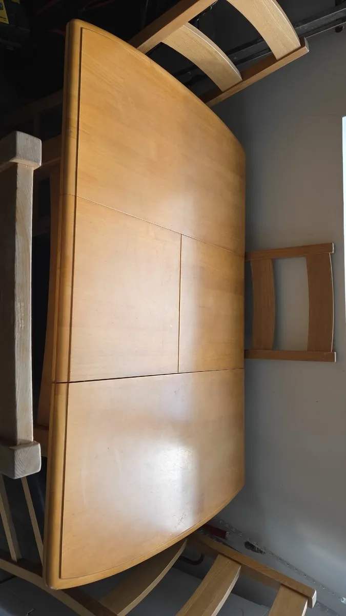 Kitchen table - Image 1