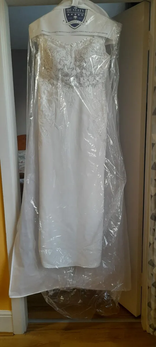Wedding dress - Image 1