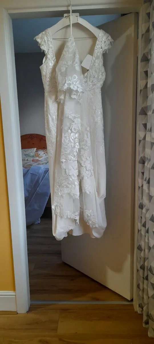Wedding dress - Image 3