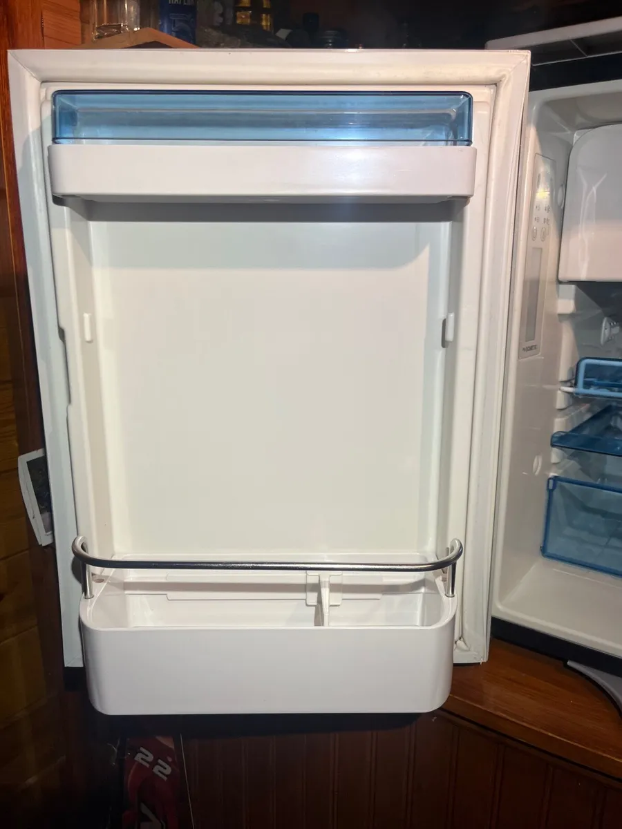Dometec 12v camper fridge - Image 3