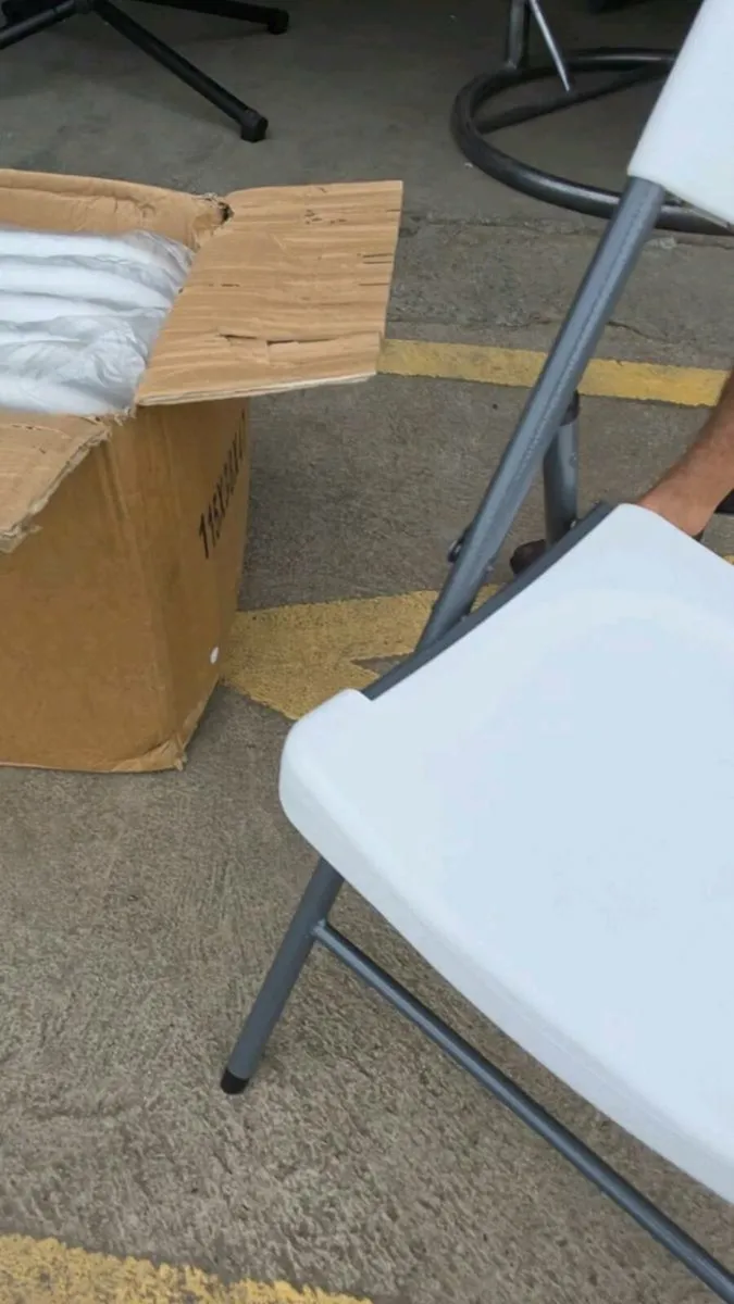 Foldable chair brand new - Image 2