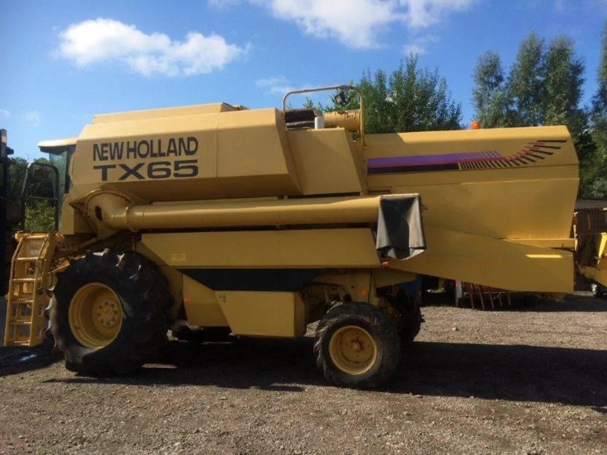 New Holland TX 65 Combine - Image 1