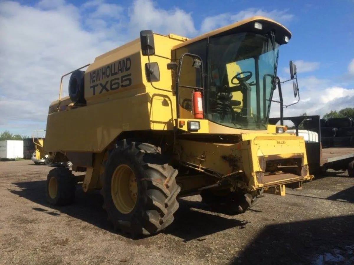 New Holland TX 65 Combine - Image 2