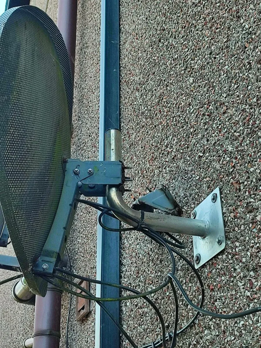 Satelite dish with wall mount - Image 2