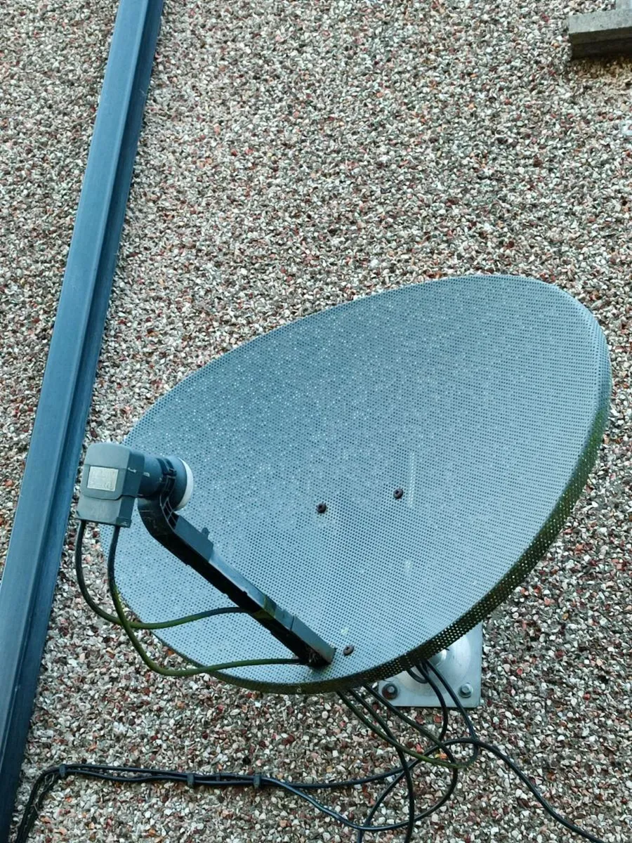 Satelite dish with wall mount - Image 3