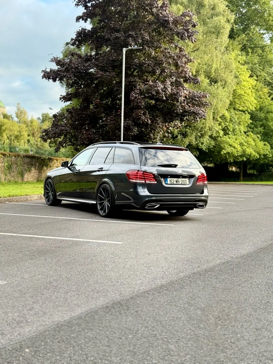 Mercedes Benz E220 AMG PREMIUM PLUS NIGHT ED - Image 4
