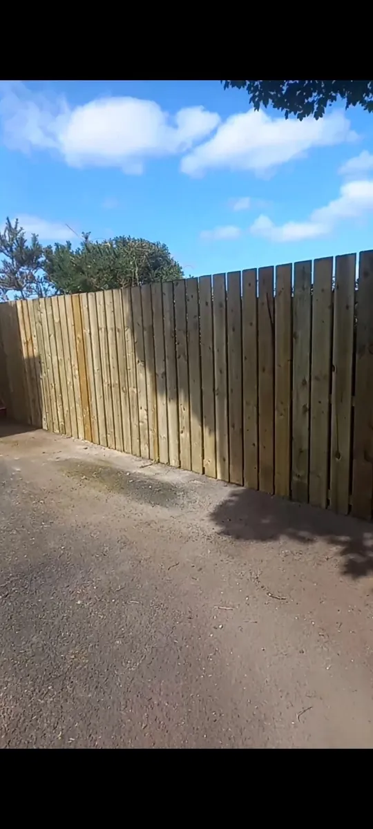 Fencing contractor - Image 1