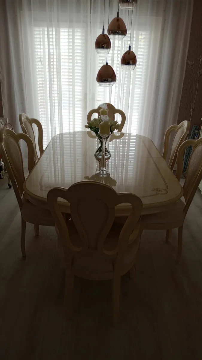 Table and Chairs - Image 4