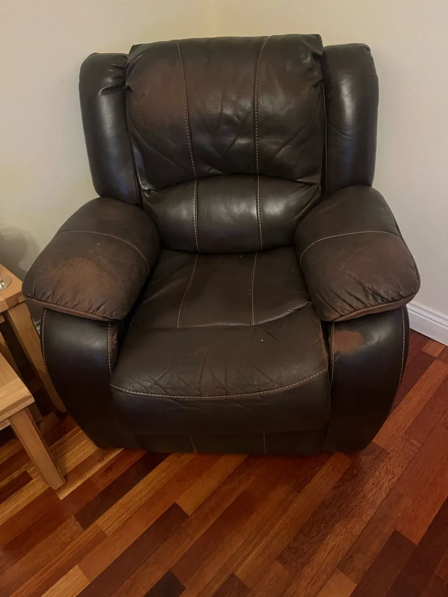 Sofa and two chairs - Image 3