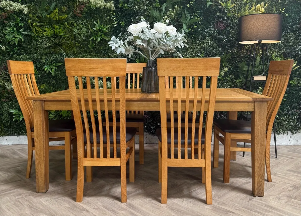 Oak kitchen table & 6 chairs/dining set - Image 1
