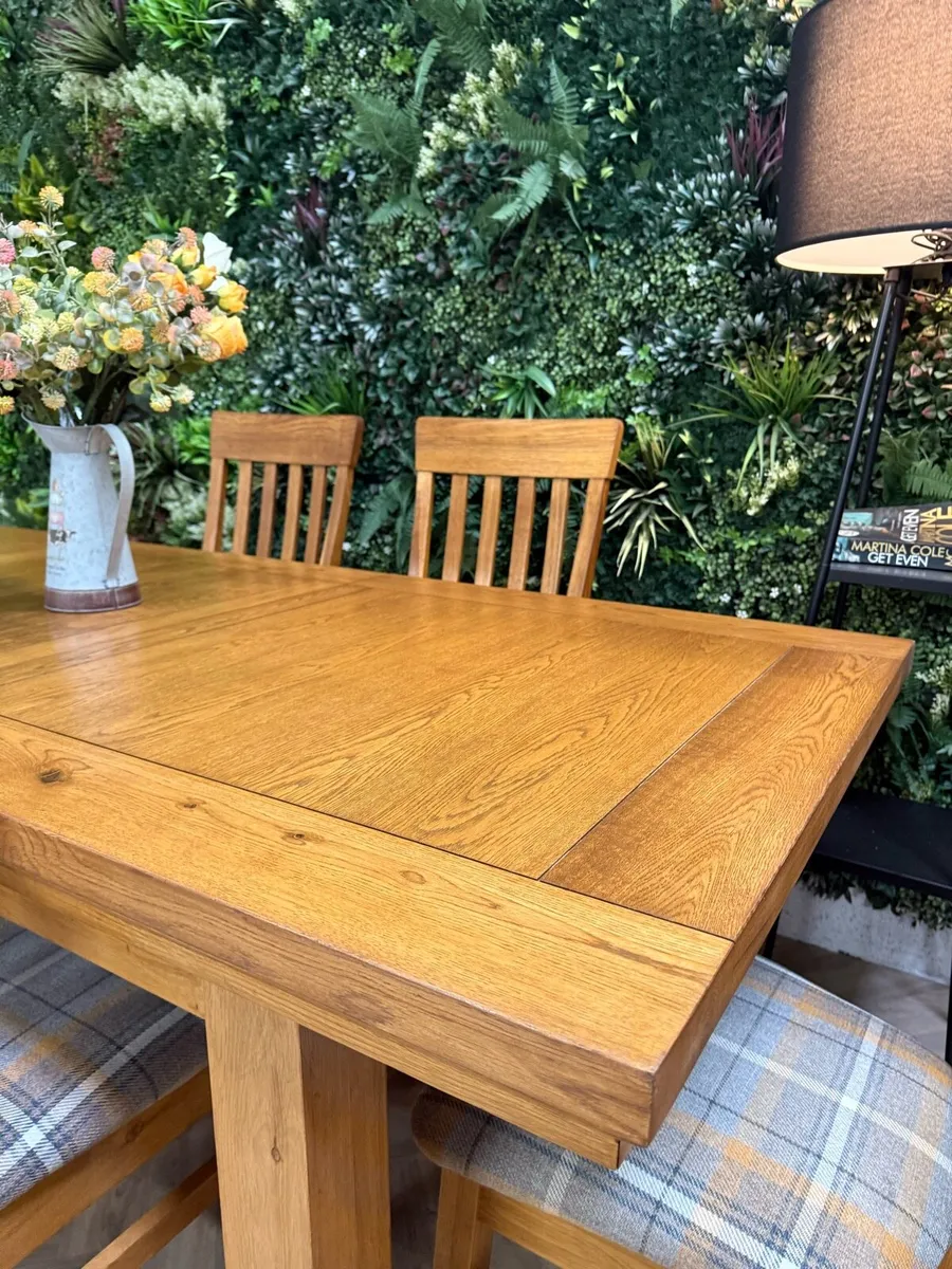Extending oak kitchen table & 6 chairs/dining set - Image 4