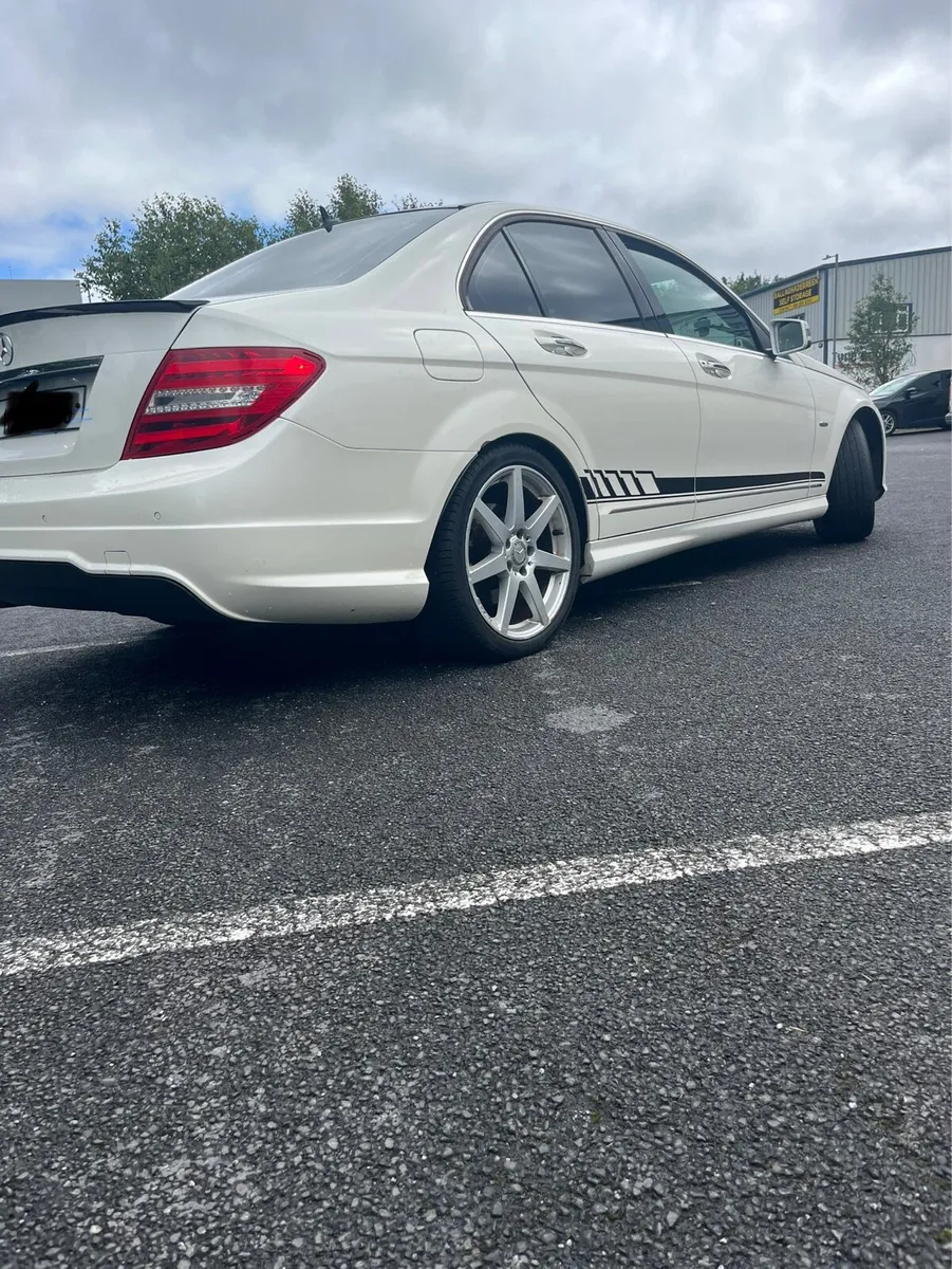 Mercedes Benz c-class C220 2011 - Image 4
