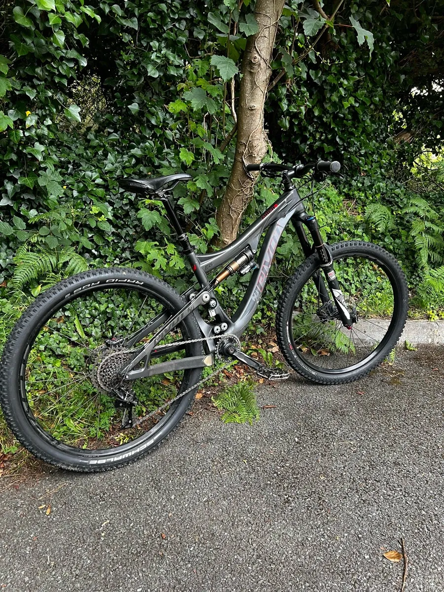 Pivot Mach 6 Custom Build Carbon Enduro Bike - Image 1
