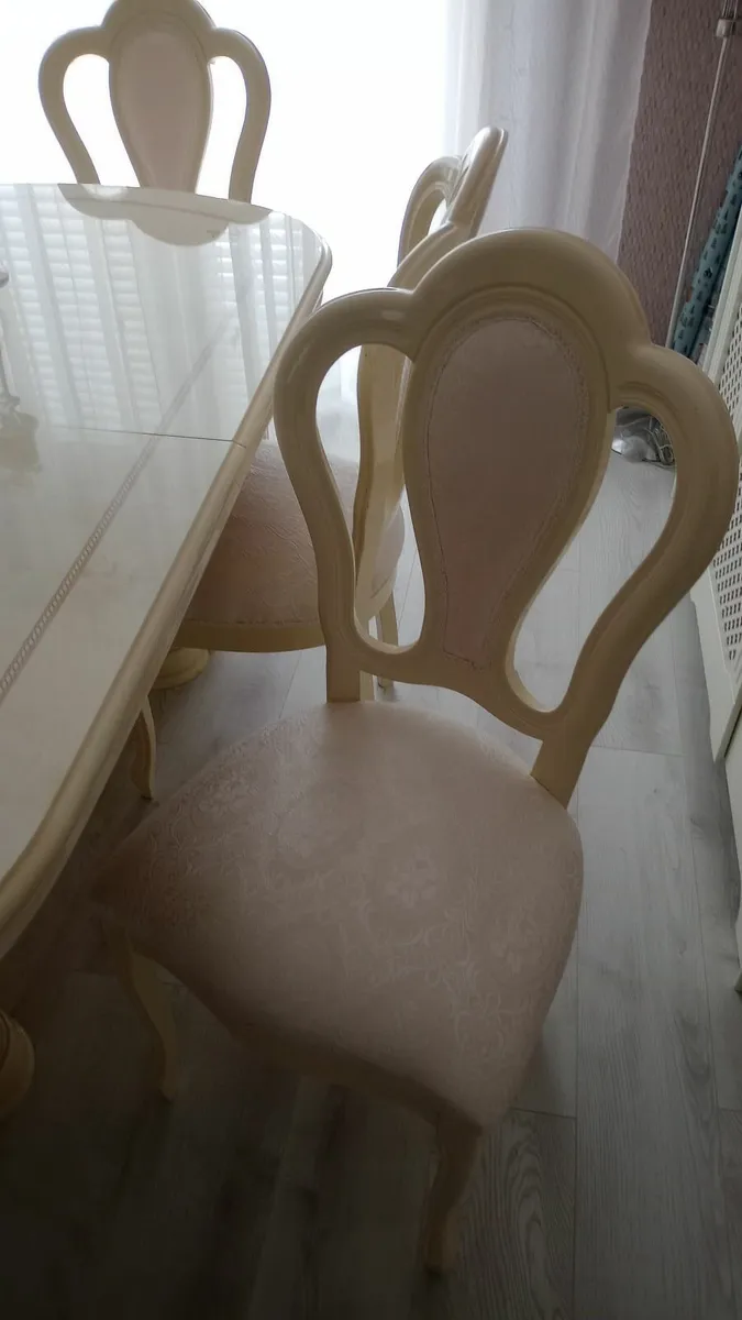Table and Chairs - Image 1