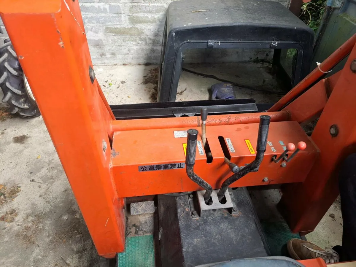 YAMAGUCHI Track Loader with Kubota Engine - Image 3