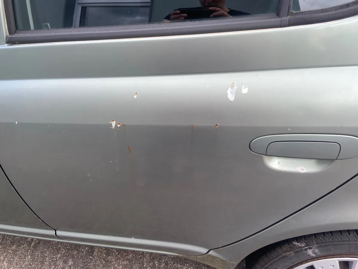 Toyota Yaris 2003 - Image 2