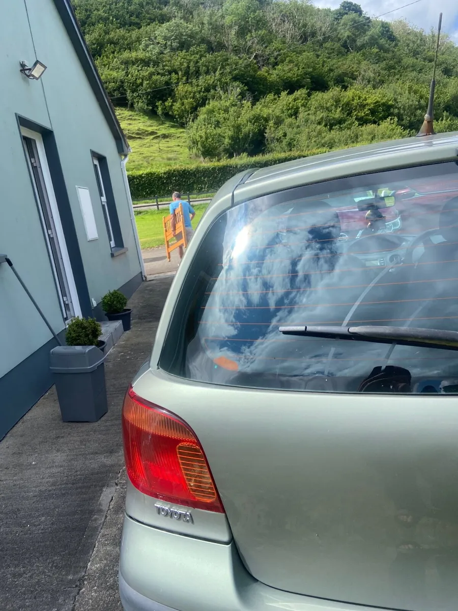 Toyota Yaris 2003 - Image 3