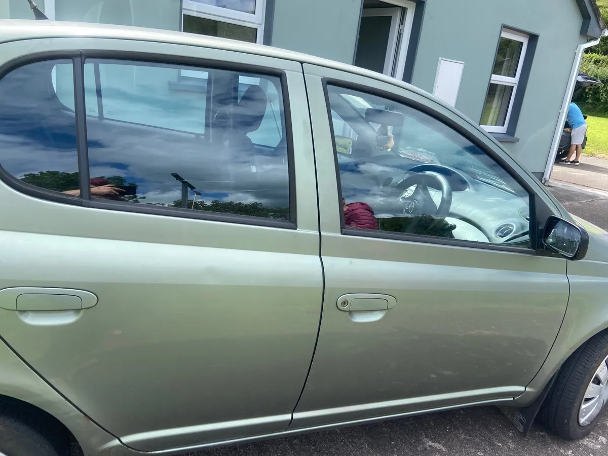 Toyota Yaris 2003 - Image 4