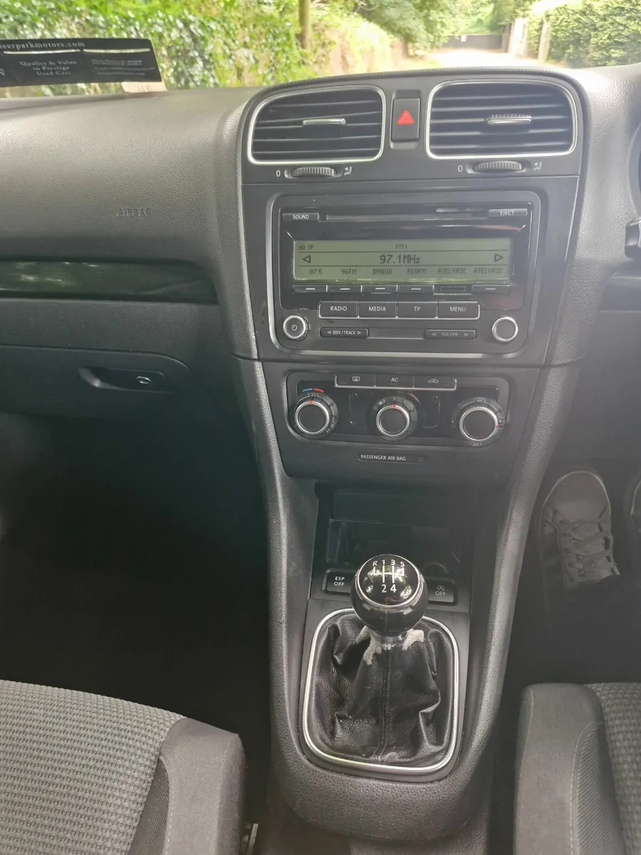 Volkswagen Golf 2009 - Image 2