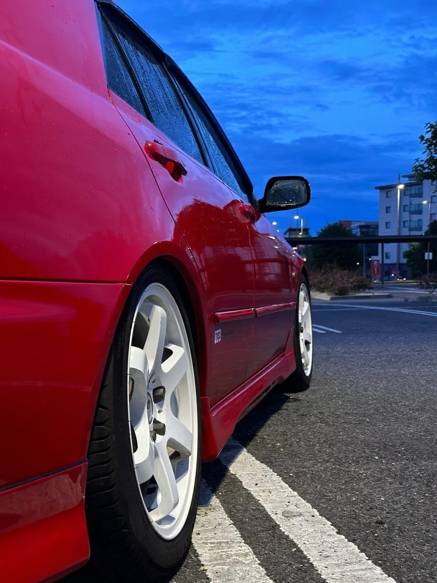 Lexus is200 - Image 2